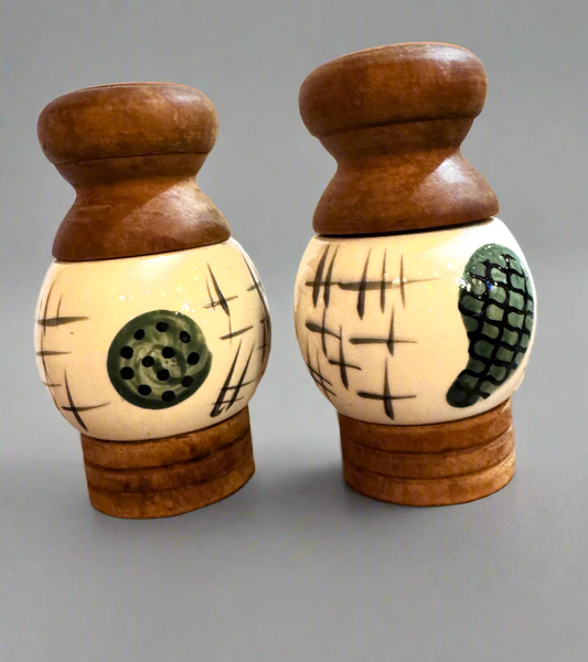 Vtg ceramic/wood s&p csbh