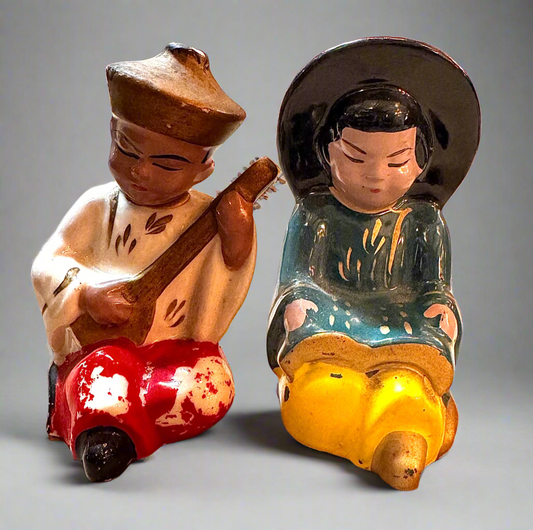 vtg Asian chalkware salt and pepper shakers.