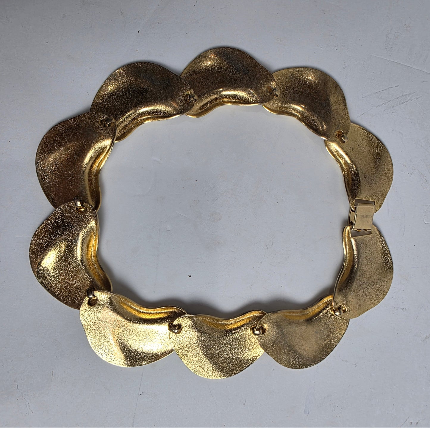 Vtg. 1970s Gold Plate Collar Necklace (CSHW)