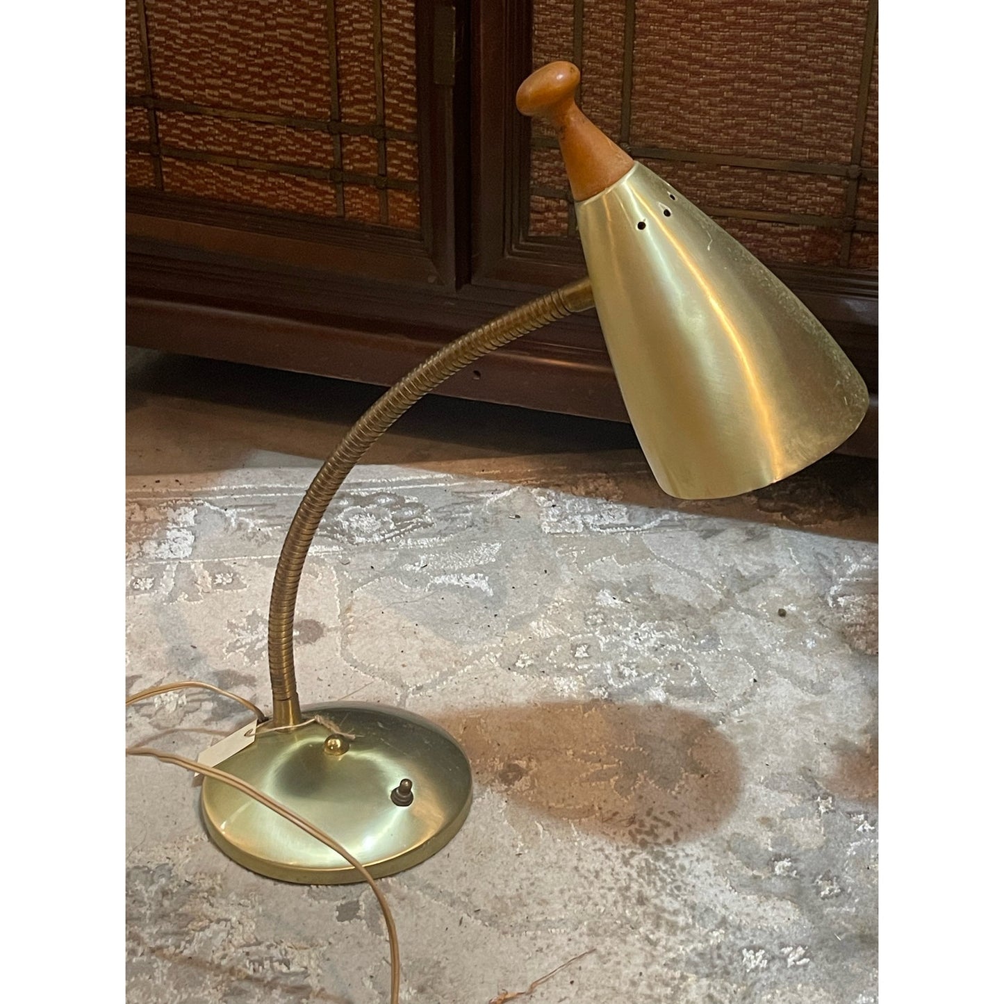 Vintage MCM brass wood gooseneck plug in desk lamp light WORKS