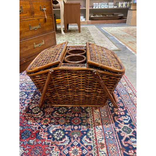 Wicker basket with two wine bottle holders