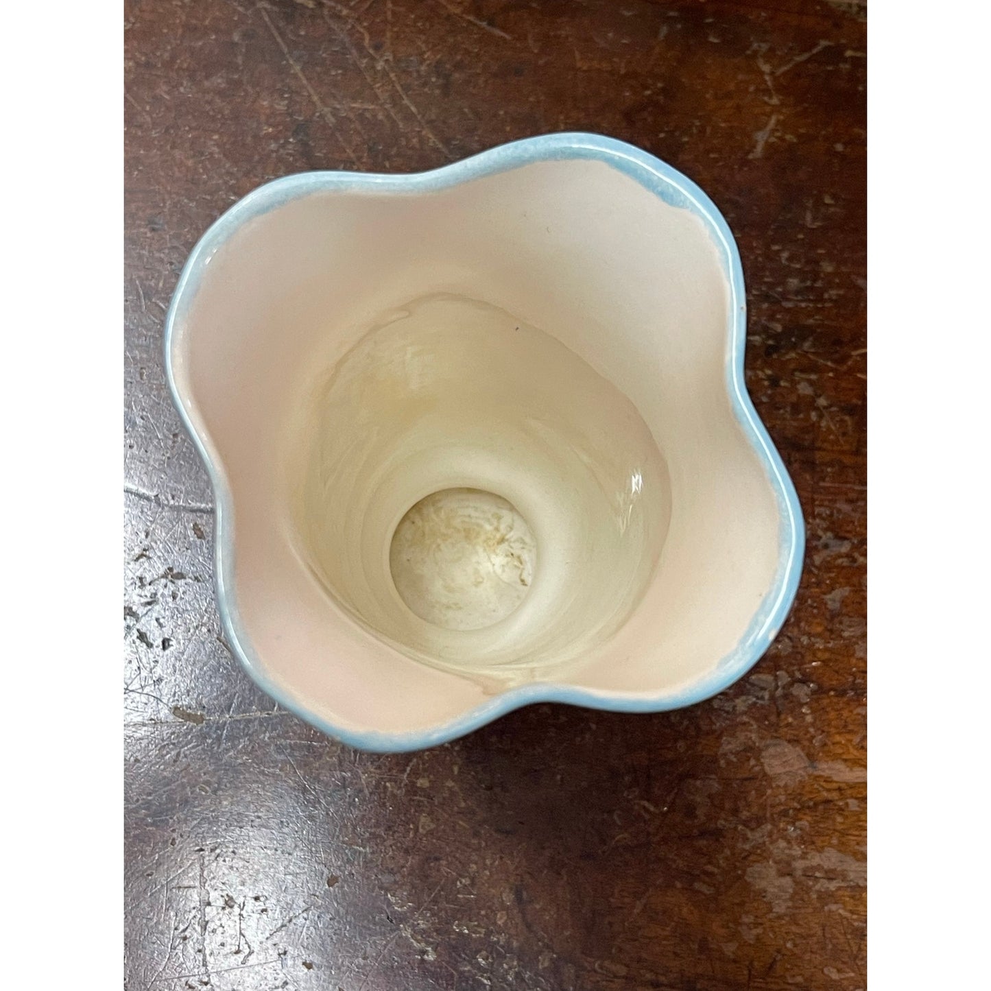 Vintage Art Deco Pottery Ceramic clover shape footed 8" vase