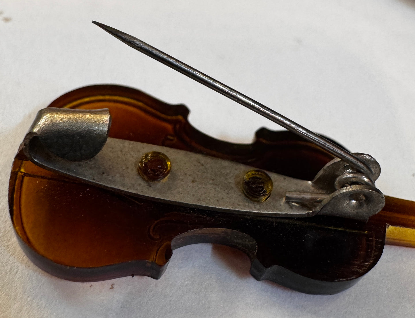 Vtg. Fiddle Brooch csbh