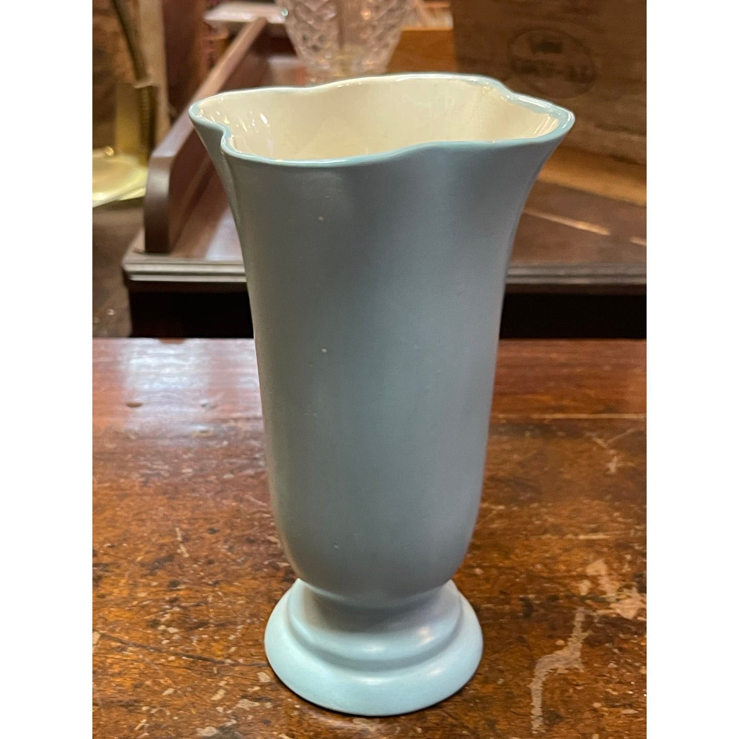 Vintage Art Deco Pottery Ceramic clover shape footed 8" vase