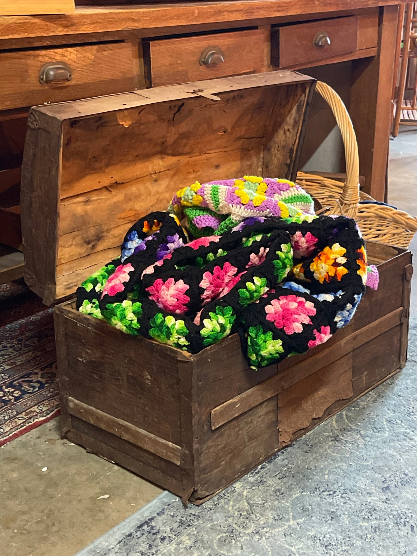 Vtg CamelBack steamer storage trunk csr