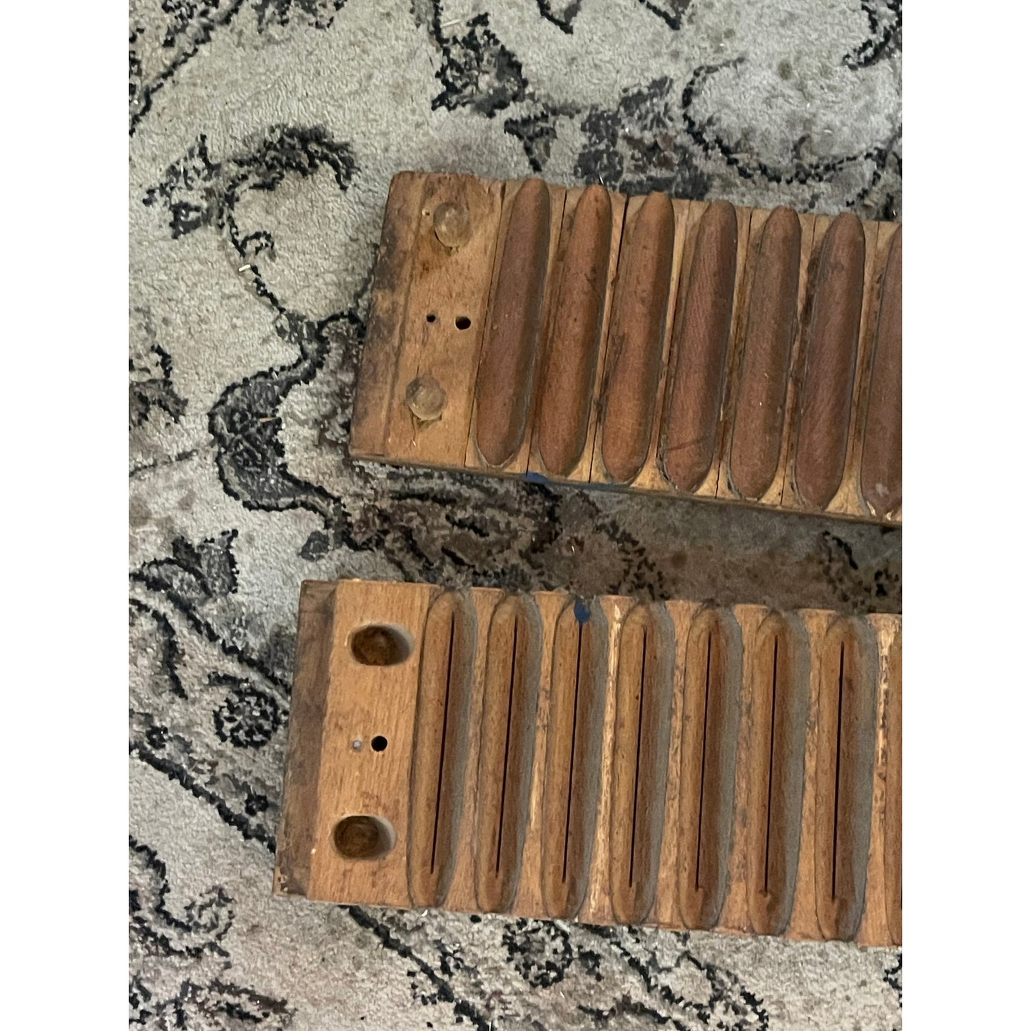 Vintage Perlu-Worm Helmond, Holland wooden distressed cigar mold