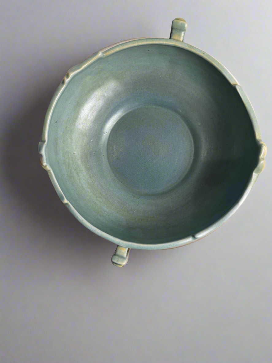 Roseville Round Iris Bowl