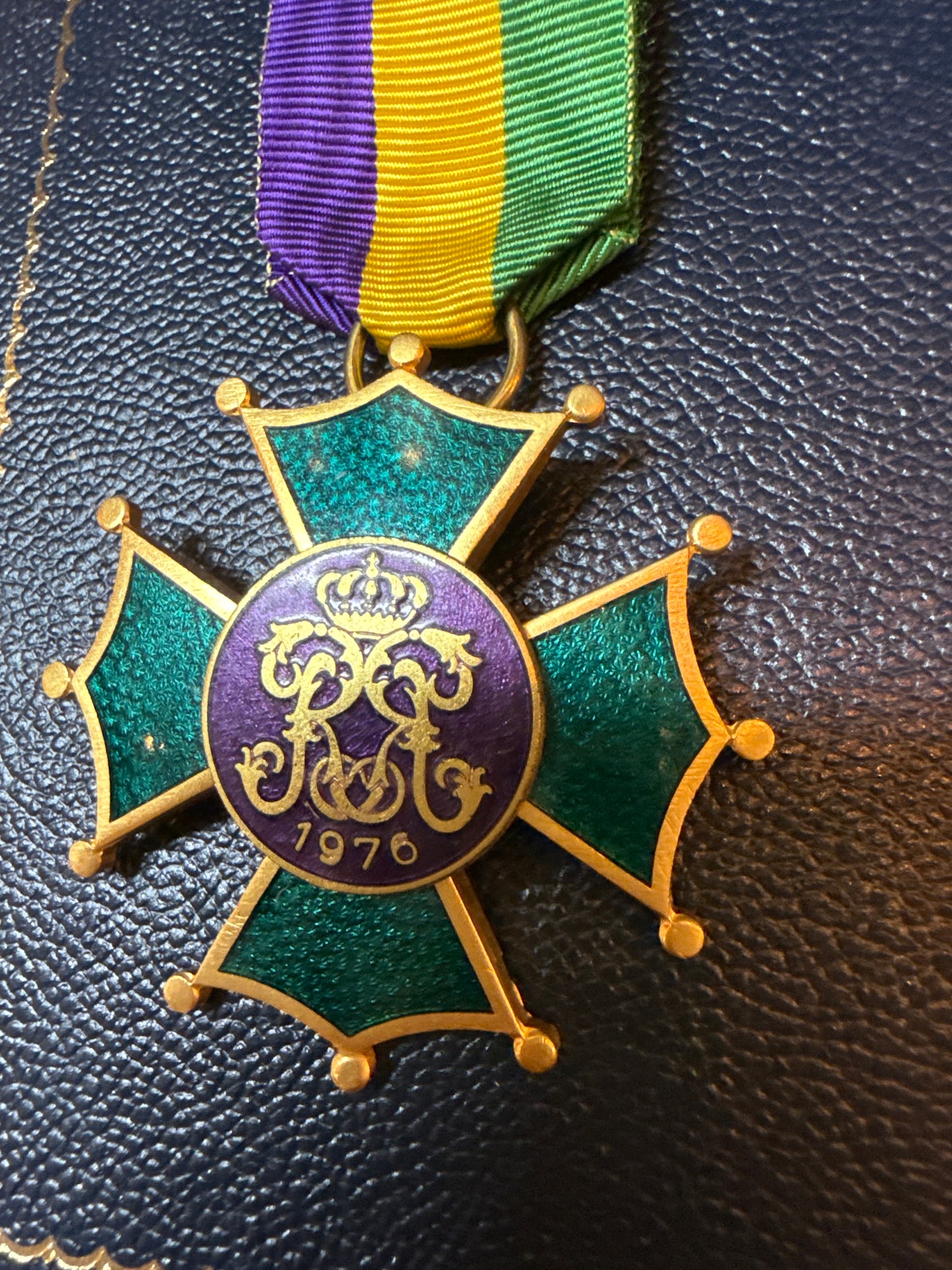 Rex 1976 Men’s Pin Ducal