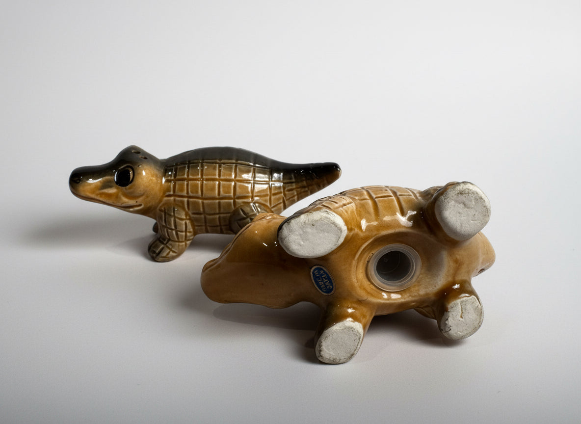 Vtg Alligator Salt & Pepper Shaker CSBH