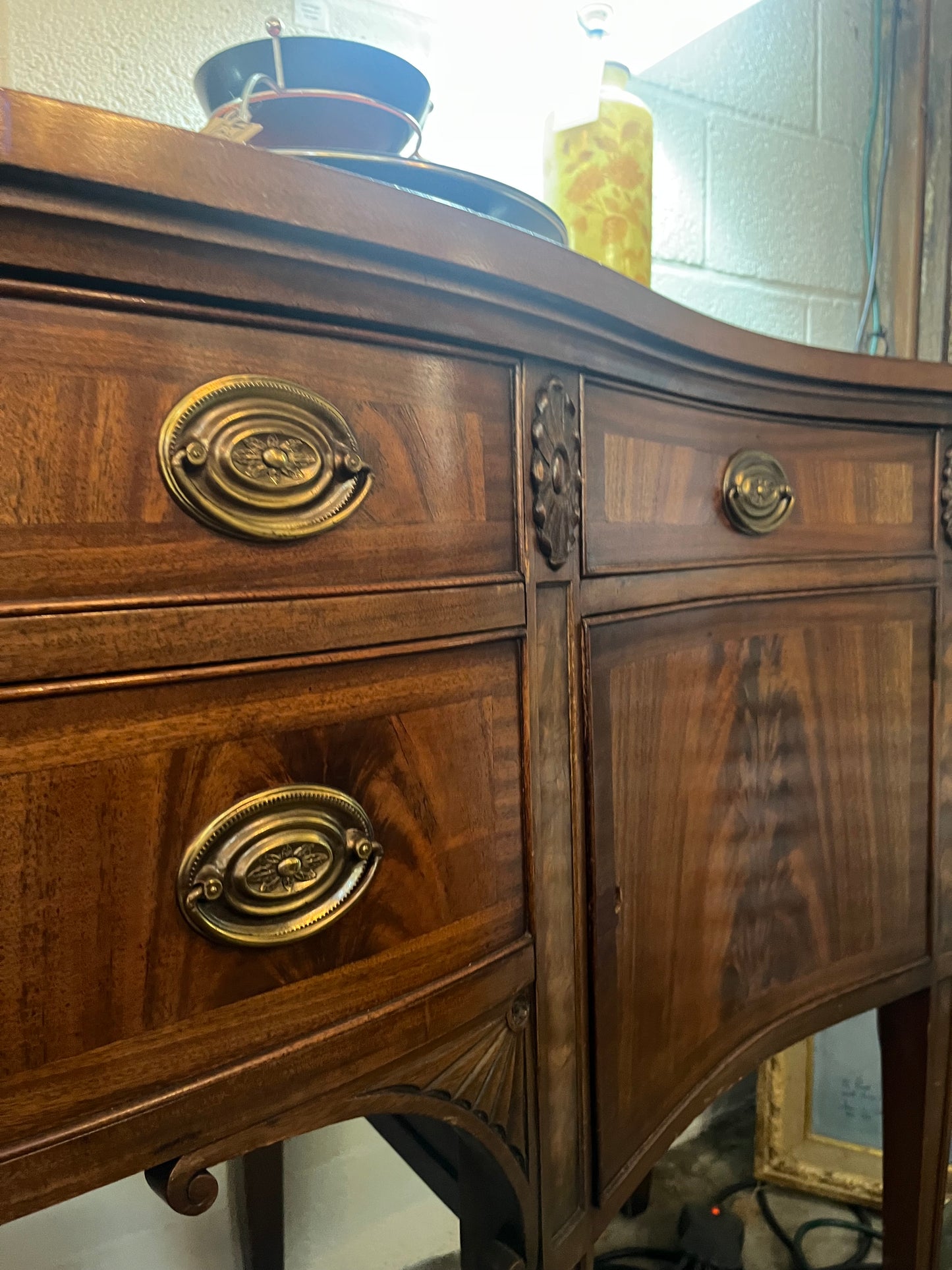 Manheim Antique Serpentine Sideboard Buffet (cs)