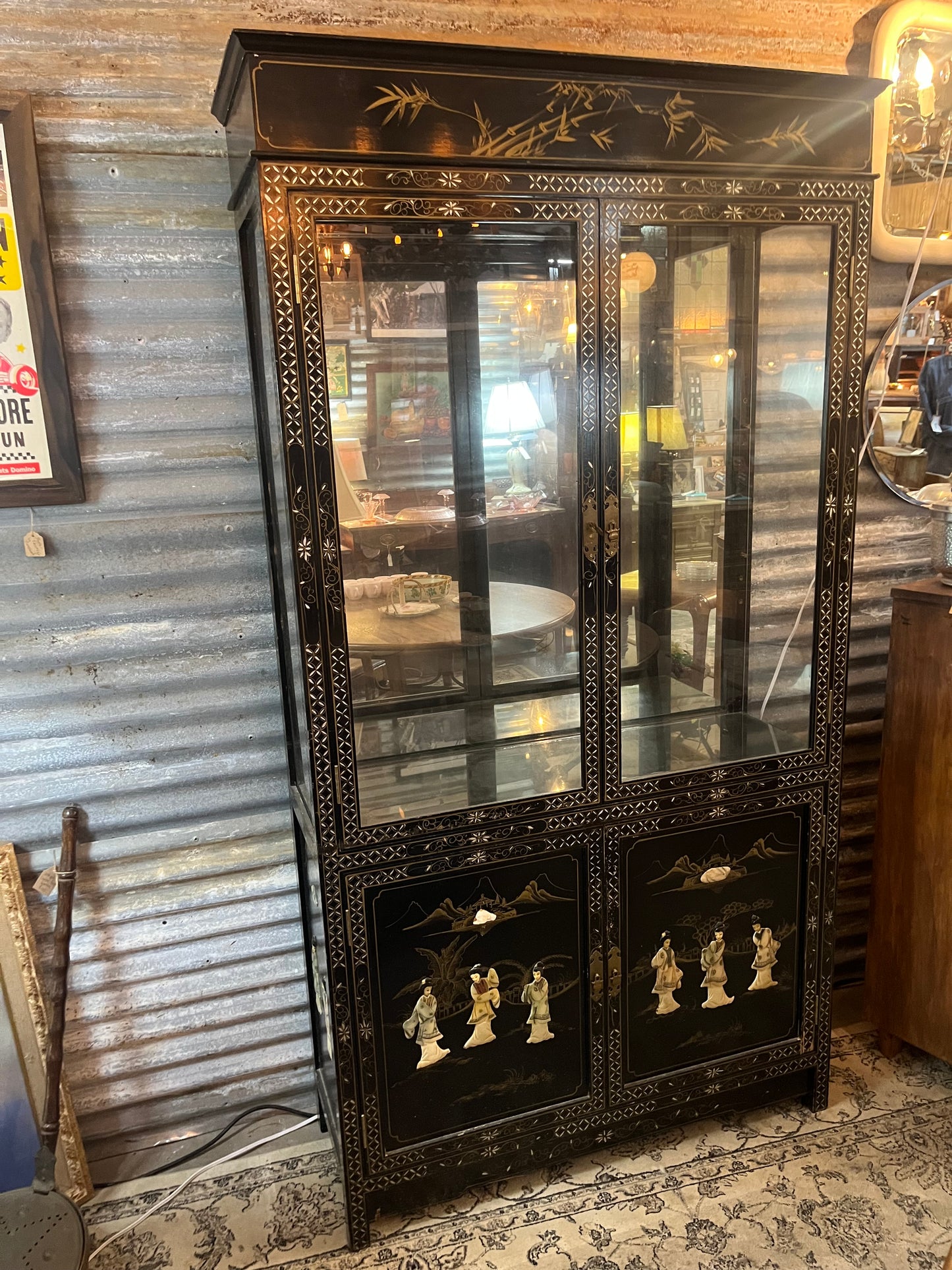 Chinoiserie Style Display Cabinet With A Mirror