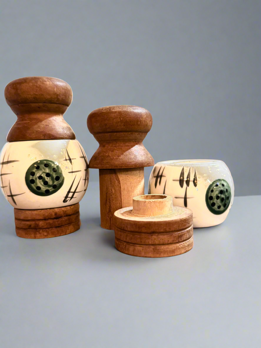 Vtg ceramic/wood s&p csbh