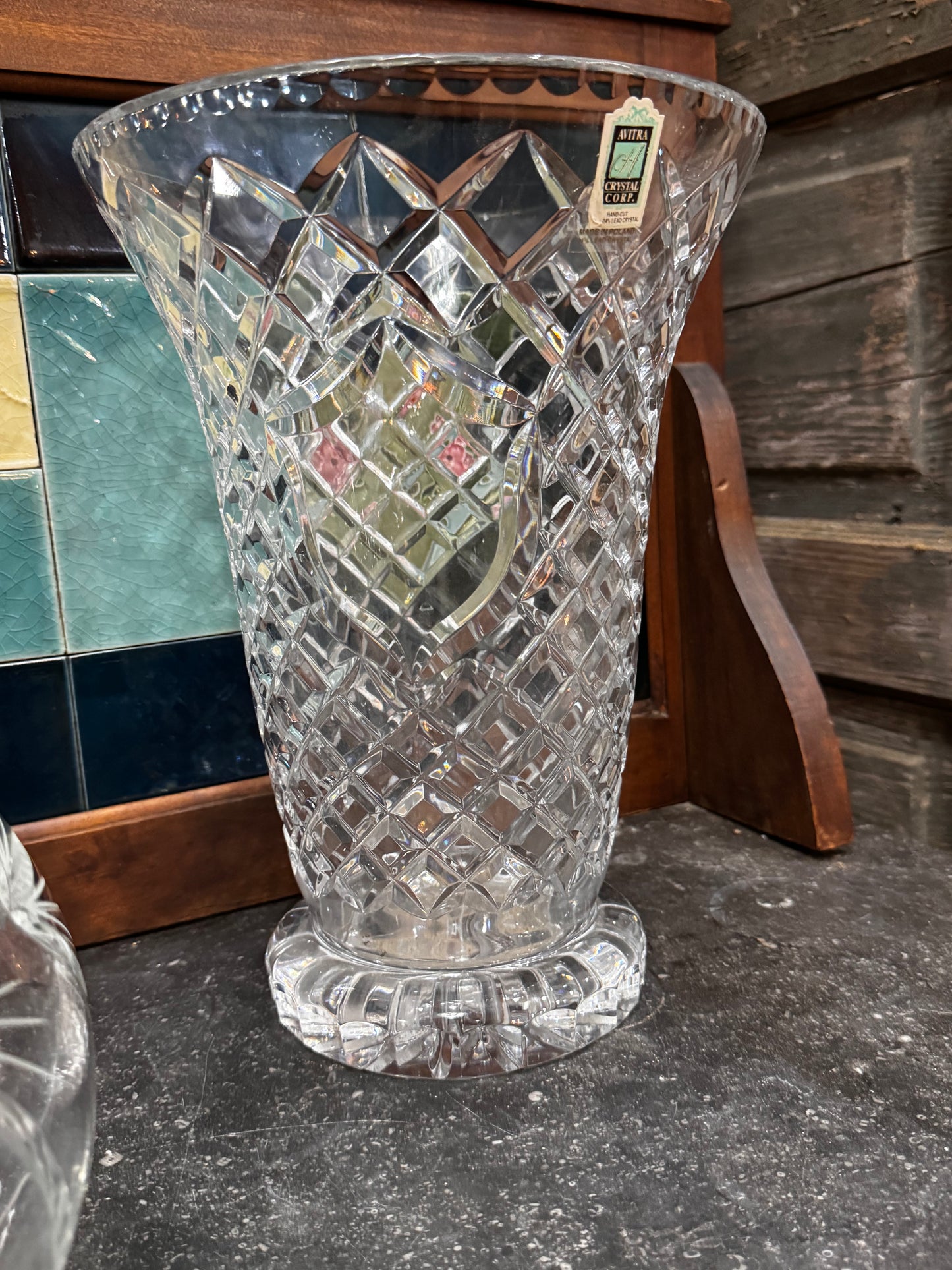 12” Crystal Avitra Vase w/engraveable shield