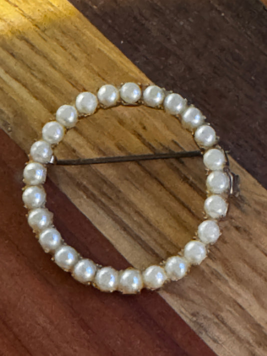 Vtg Faux Pearl Brooch csbh