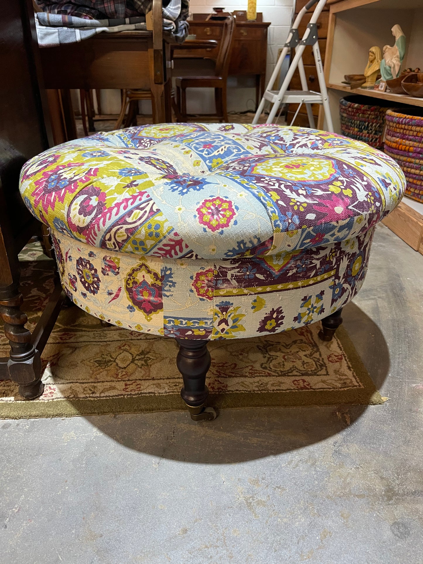 Tufted Upholstered Round Ottomon Stool Coffee Table