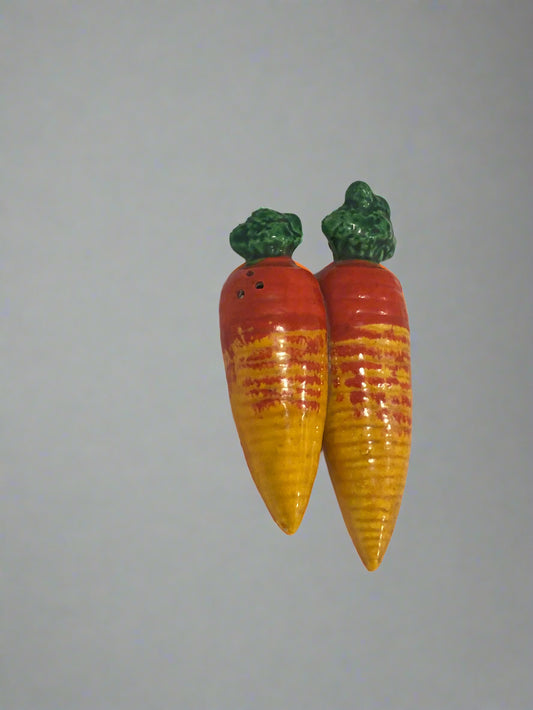 Vtg Two Carrot Salt&Pepper Shaker