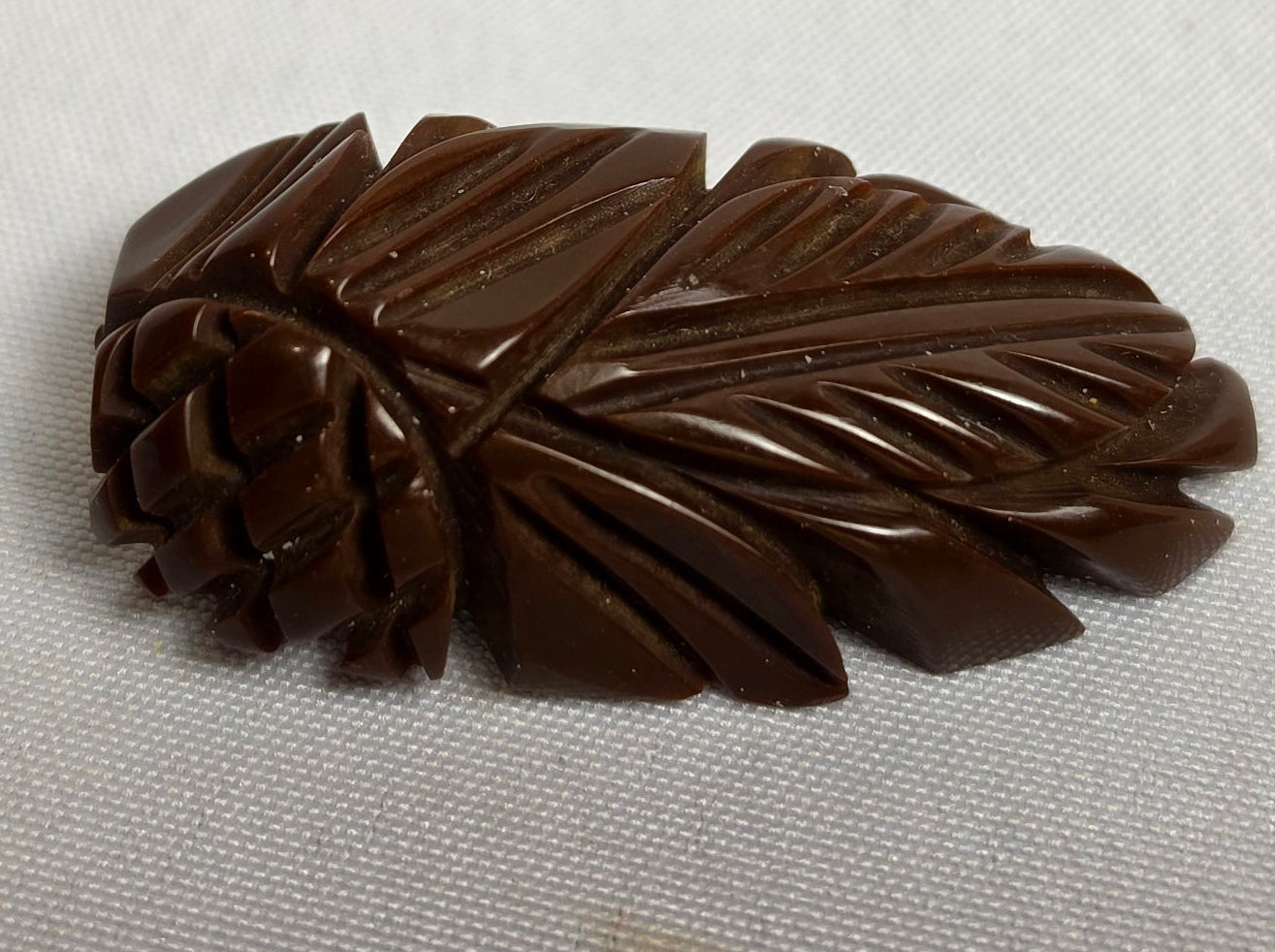 Vintage 1930s Bakelite Brown Carved Pineapple Clip By Weise CSHW