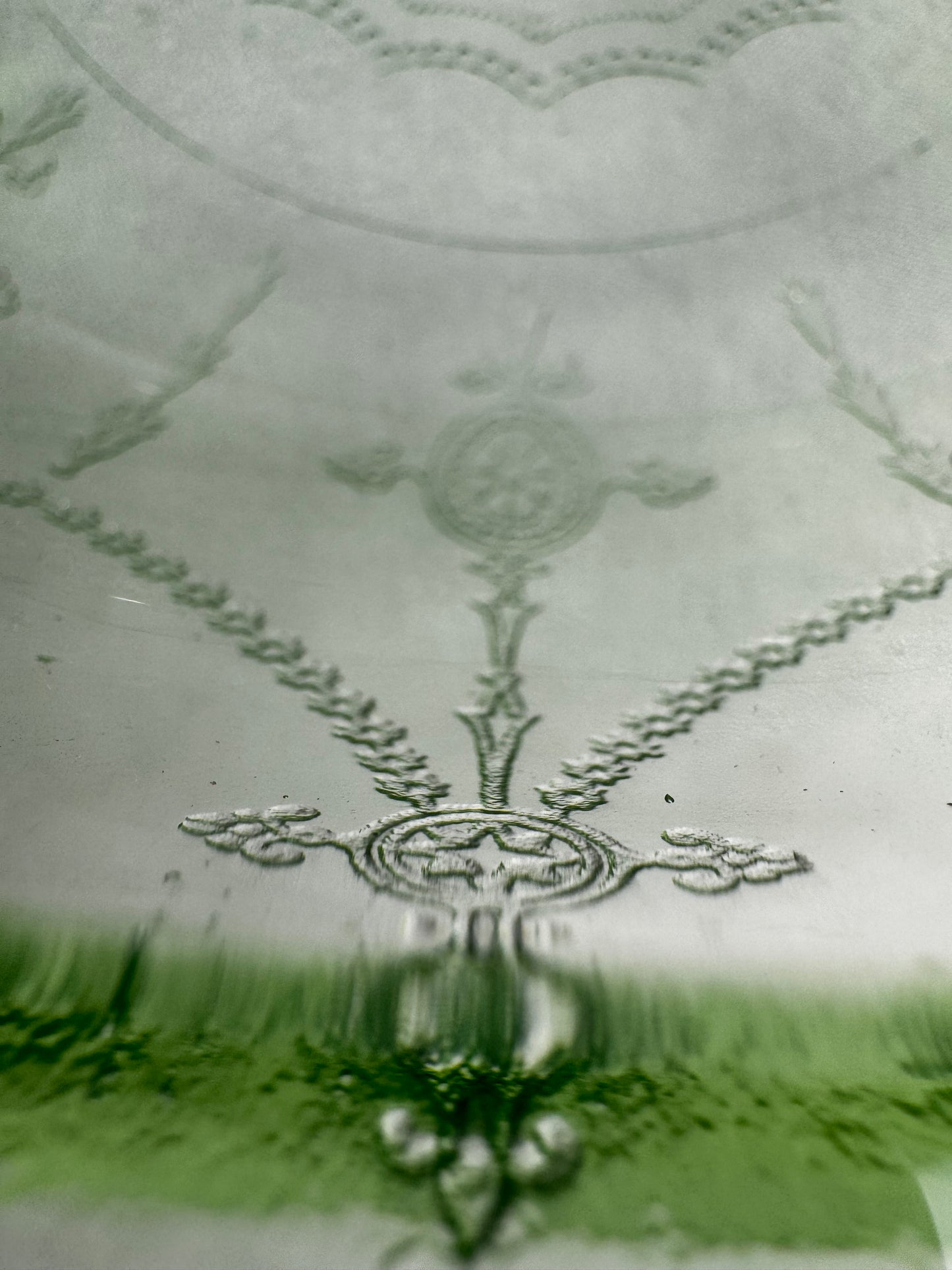 Uranium Cameo 11” Bowl