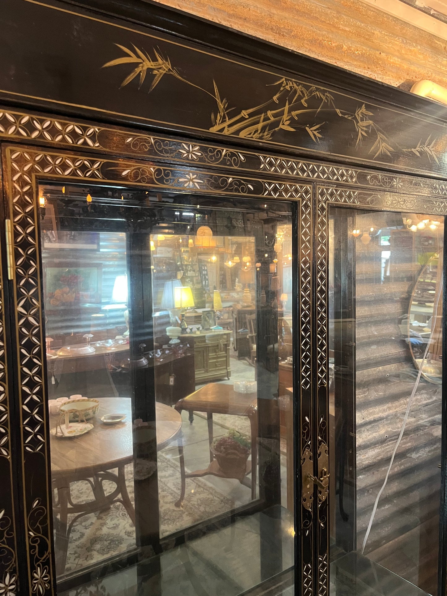 Chinoiserie Style Display Cabinet With A Mirror