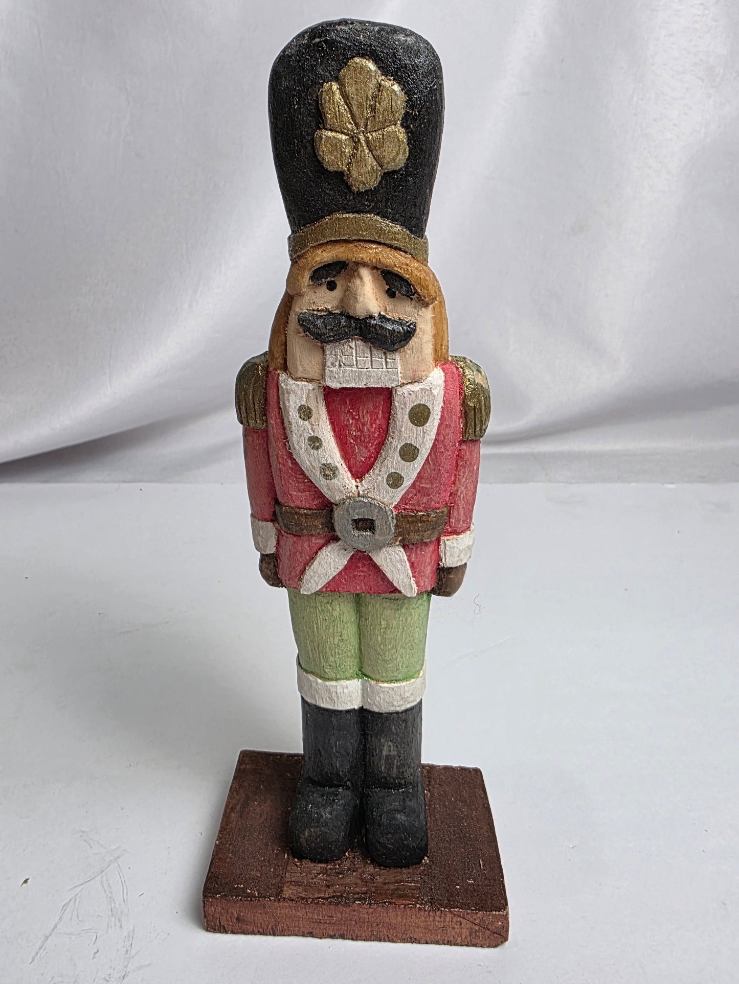 Hand Carved Nutcracker  Figurine csbh