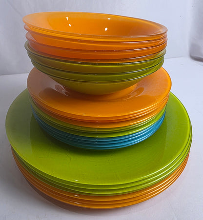 Vtg. 1970s Arc France Dinnerware