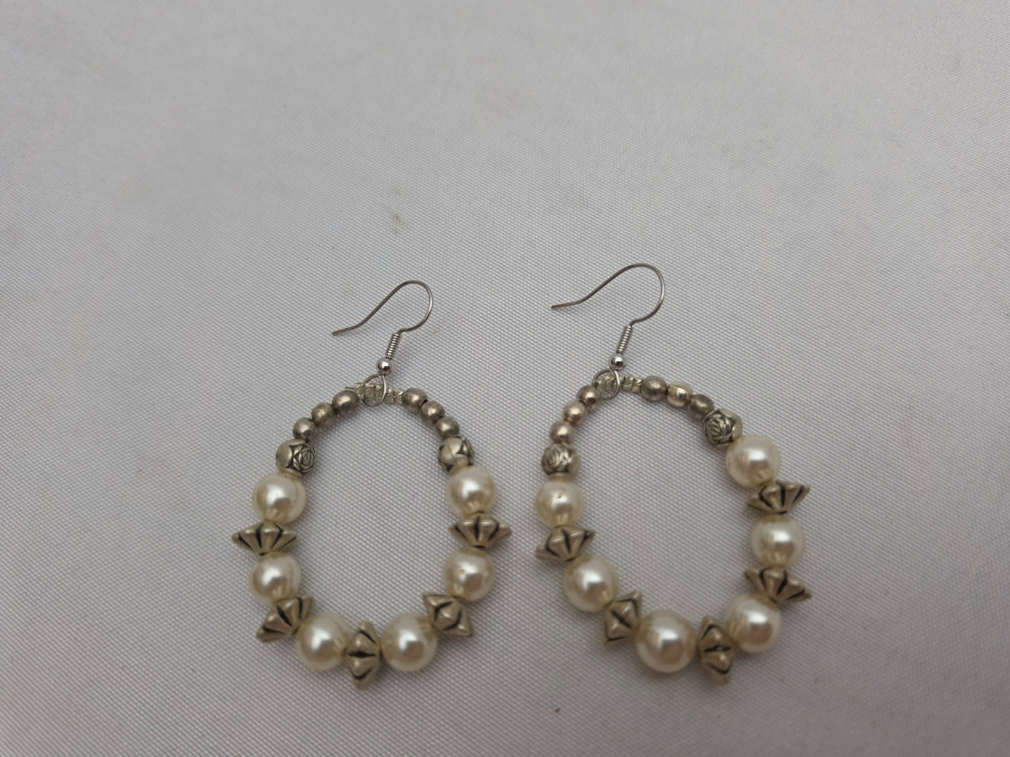 Vtg. Pearlized Glass Earrings CSHW