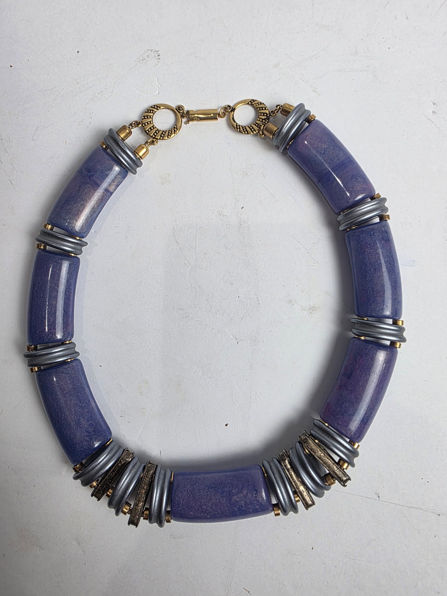Vtg. 1970s Plastic Purple Collar Necklace (CSHW)