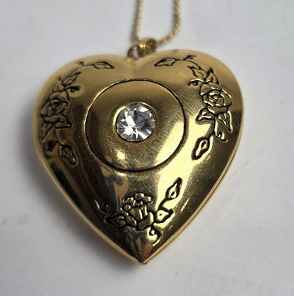 Vtg. 1970s Gold Heart Locket (CSHW)