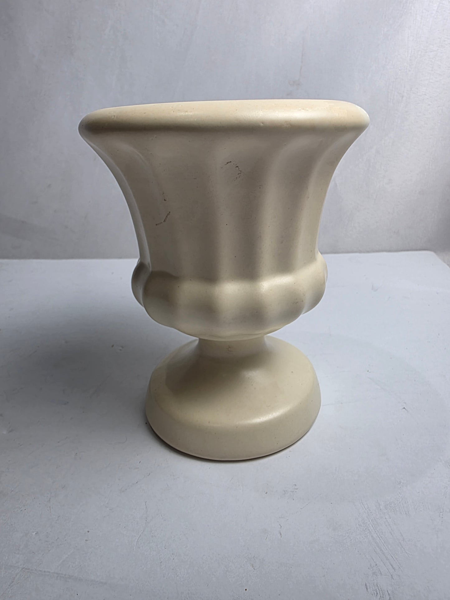 Vtg. Ivory Haeger USA #3953 Urn Planter