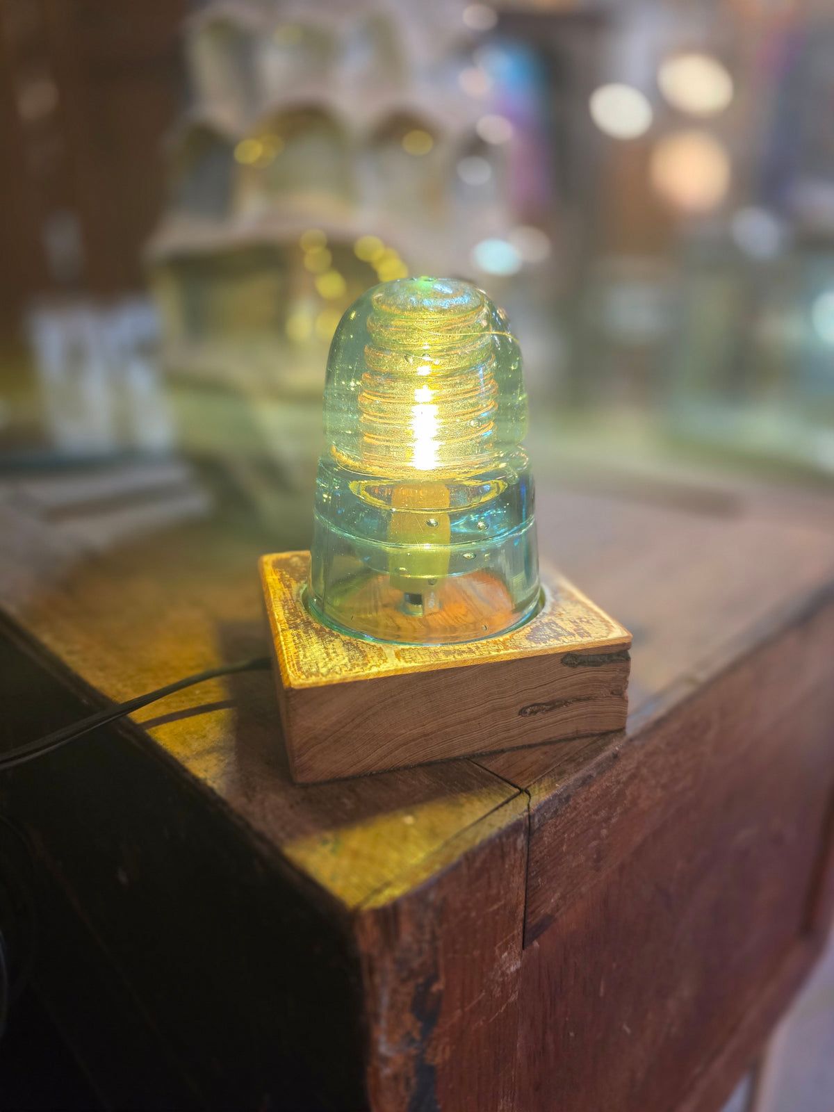 Vtg. Insulator Light