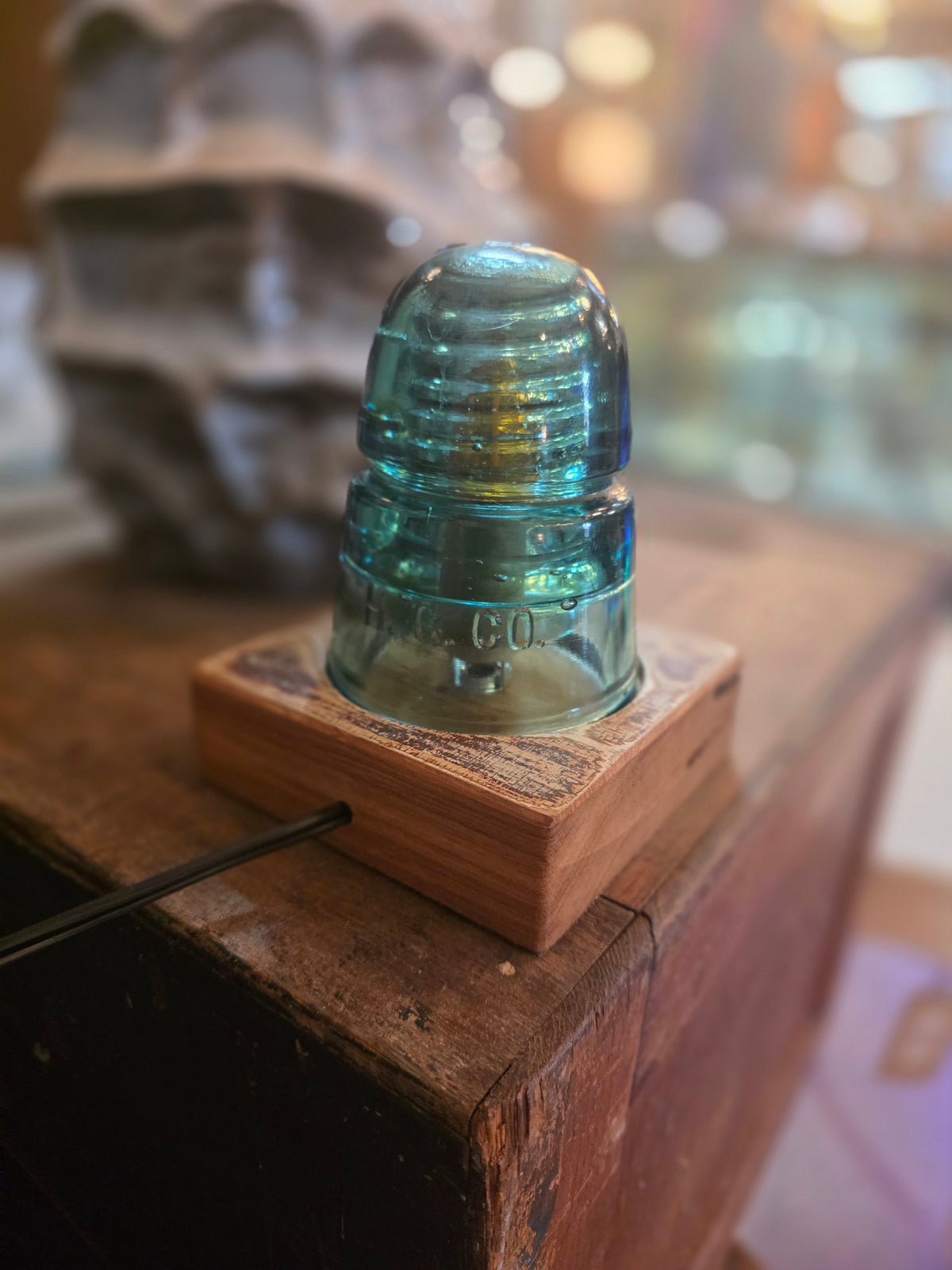 Vtg. Insulator Light