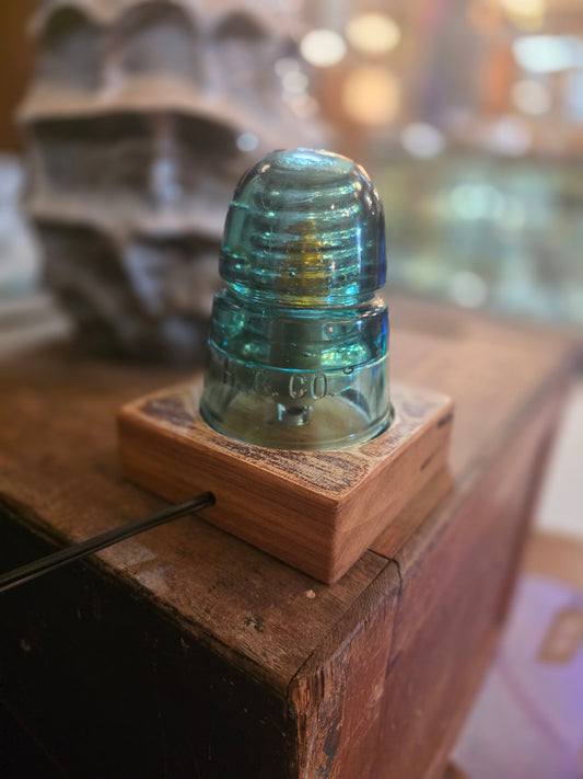 Vtg. Insulator Light