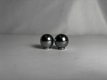 Modern Spherical Chrome Metal Salt and Pepper Shakers Set – Polished Orb Design Tableware Pair CSHW