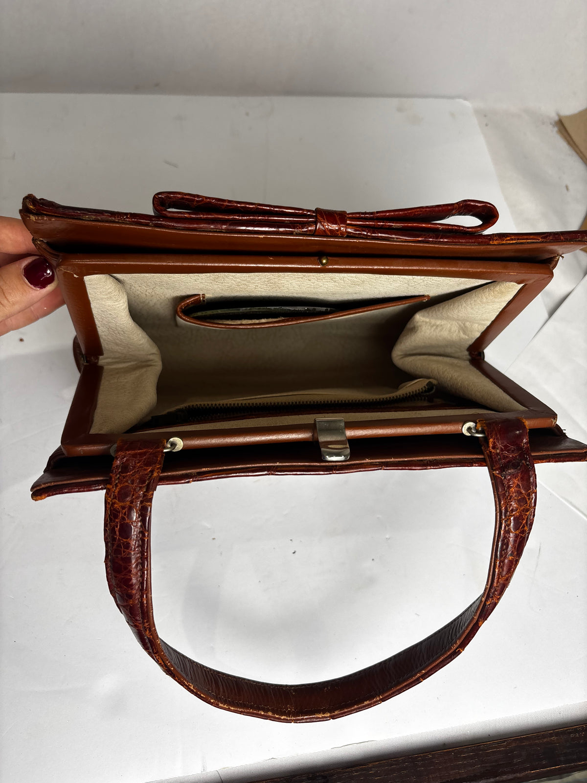 Vintage 1970s Honey Brown Embossed Leather Handbag - Faux Alligator Top Handle Purse CSHW