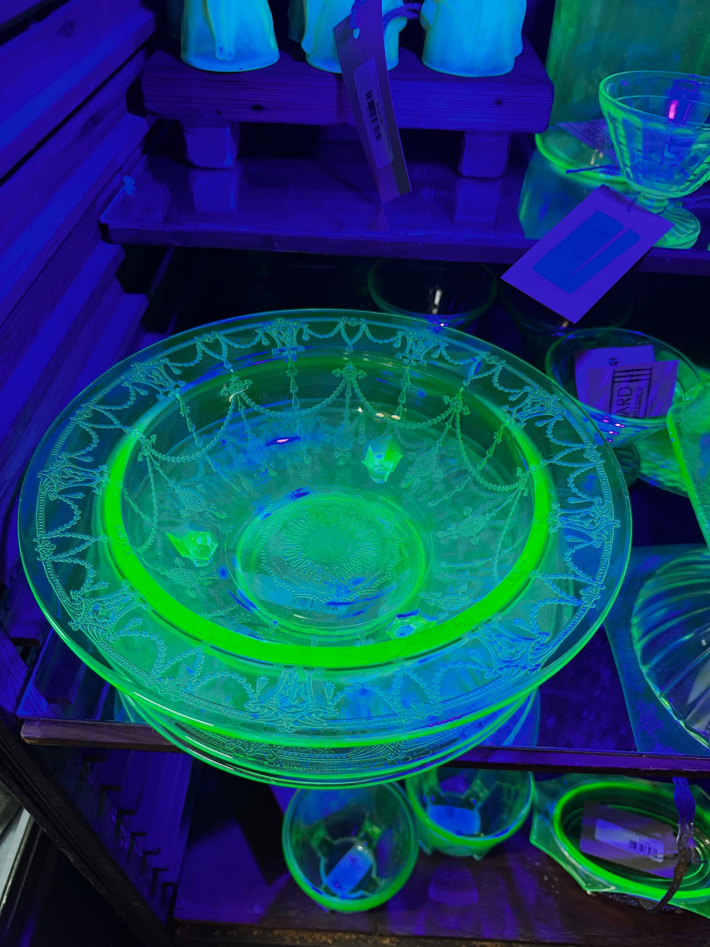 Uranium Cameo 11” Bowl