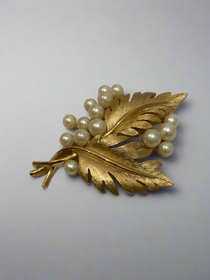 Vtg Trifari Leaf and Faux Pearl Brooch