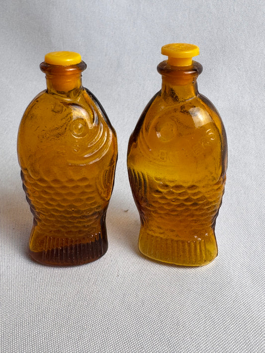 Vtg Amber Color Fish Salt & Pepper Shakers CSBH