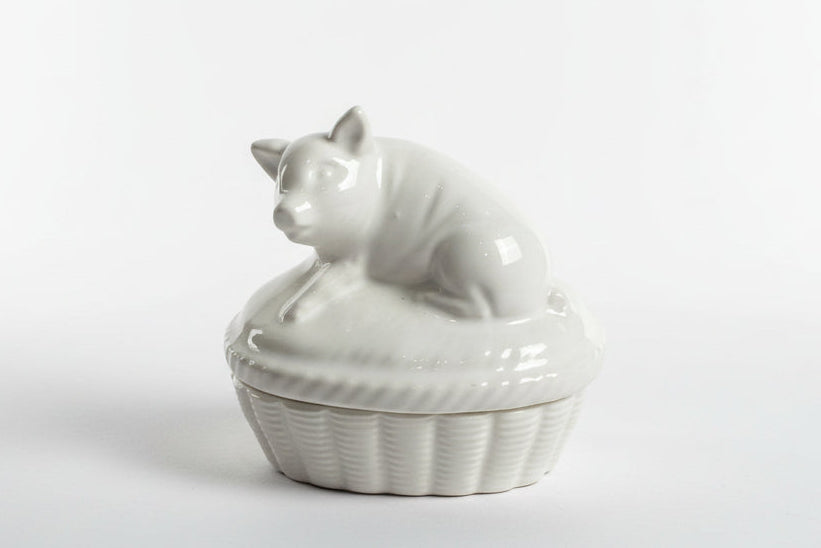 Vtg Pig on a basket. CSBH