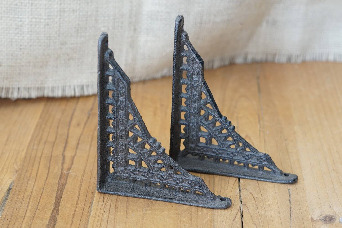 CAST IRON BRACKET 4" X 5"