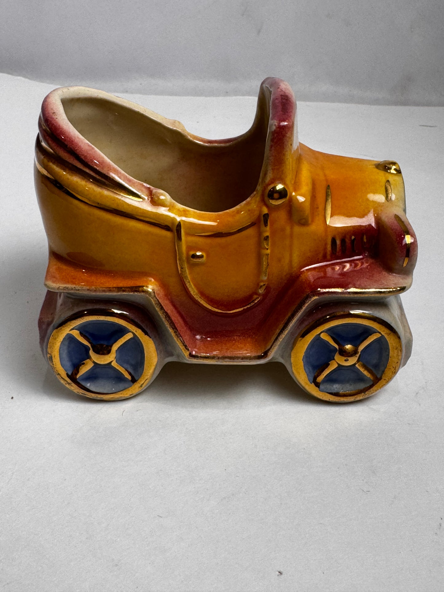 Vtg Shawnee car planter. CSBH