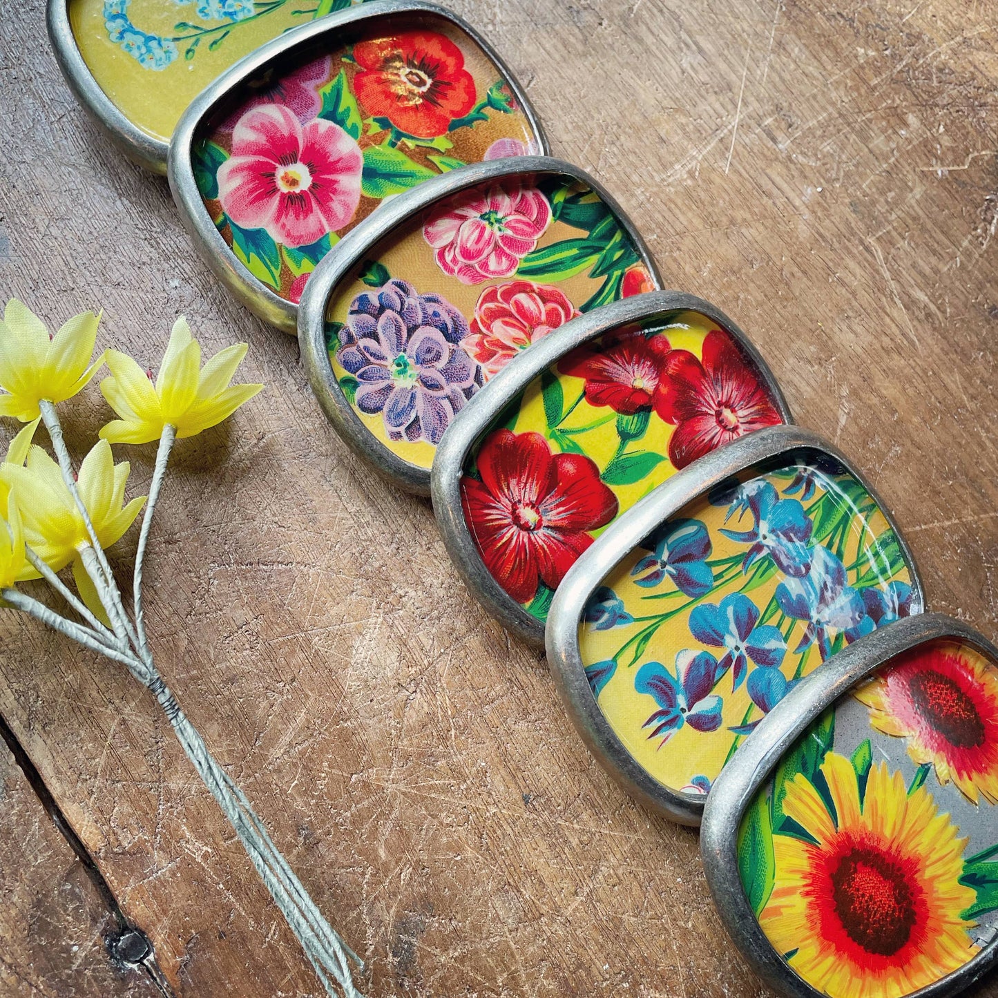 Belt buckle, botanical