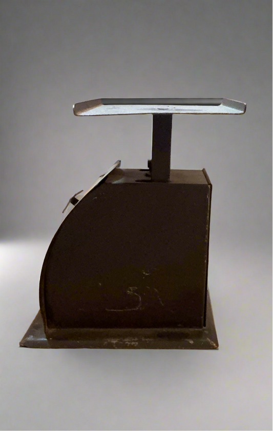 Vtg Deluxe Thrifty postal scale.