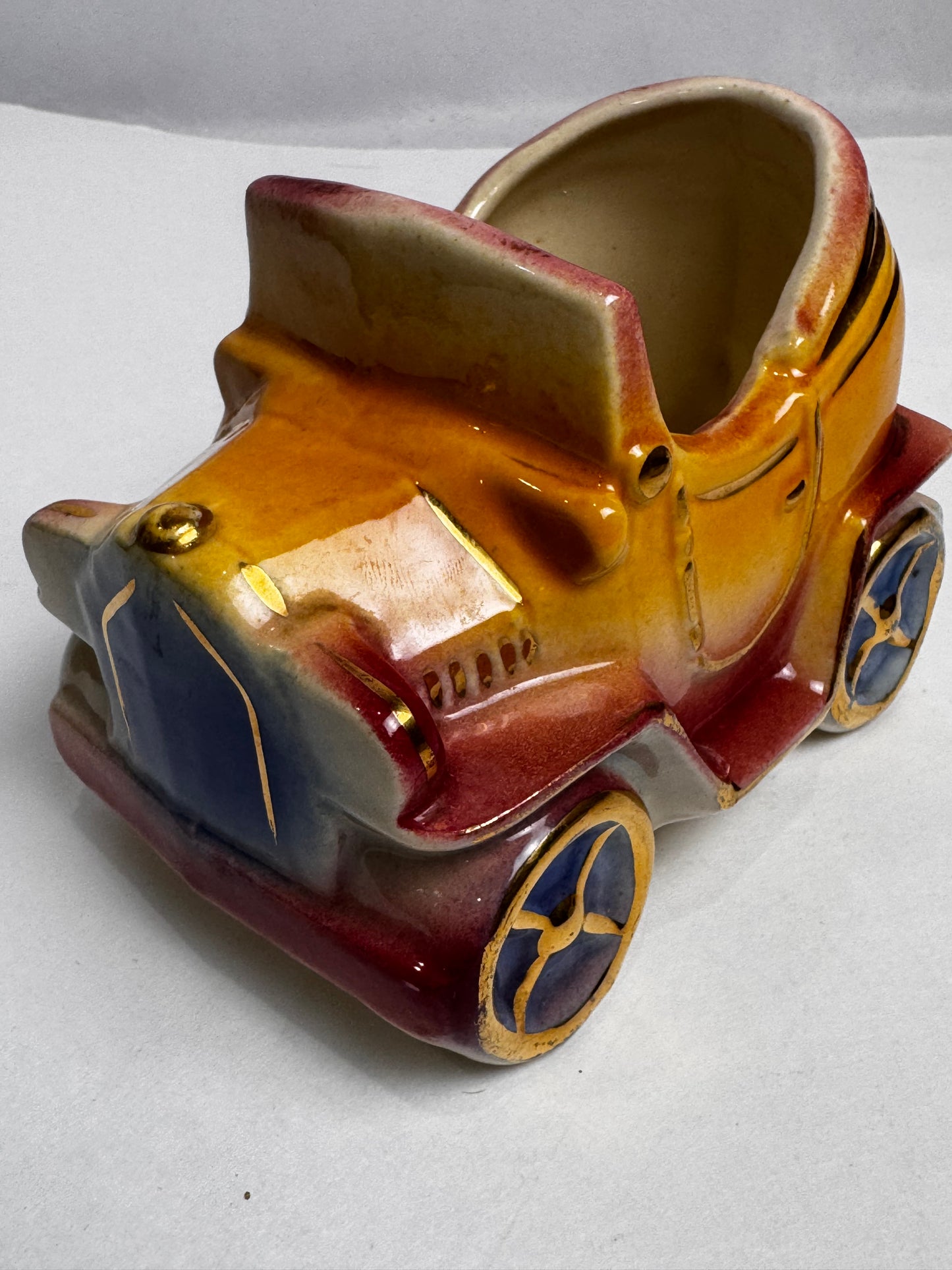 Vtg Shawnee car planter. CSBH