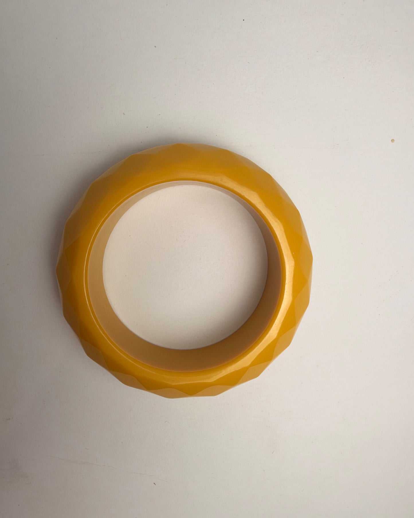 Vintage Faceted Yellow Bakelite Style Chunky Lucite Bangle Bracelet CSHW
