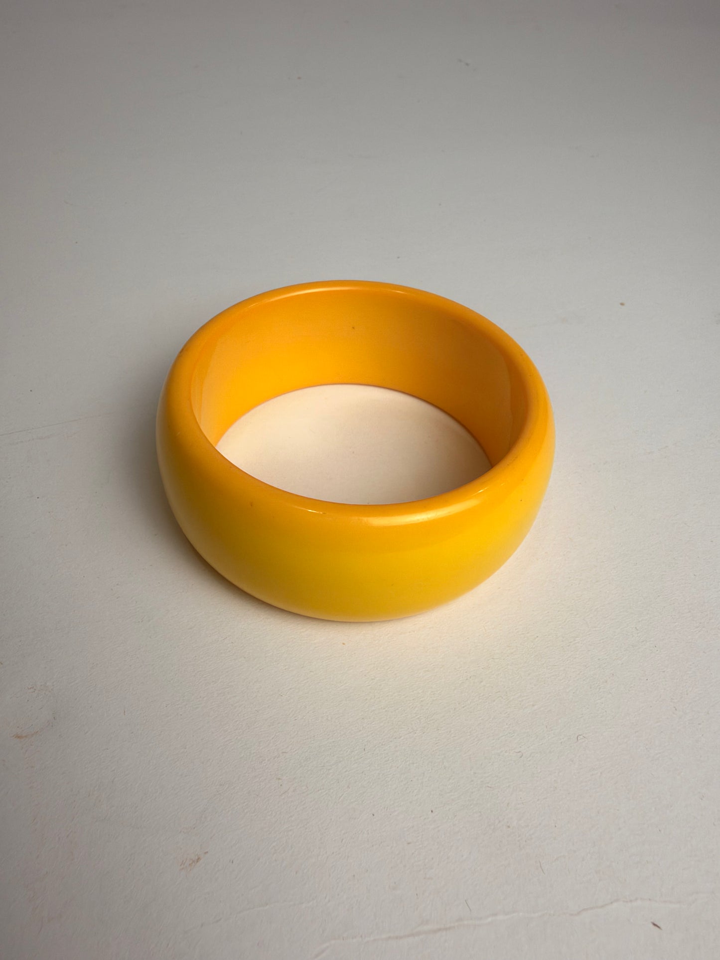 Vintage Chunky Mustard Yellow Bakelite Style Lucite Bangle Bracelet CSHW