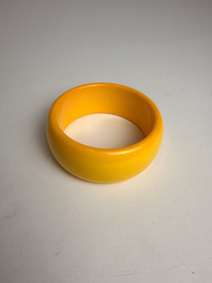 Vintage Chunky Mustard Yellow Bakelite Style Lucite Bangle Bracelet CSHW