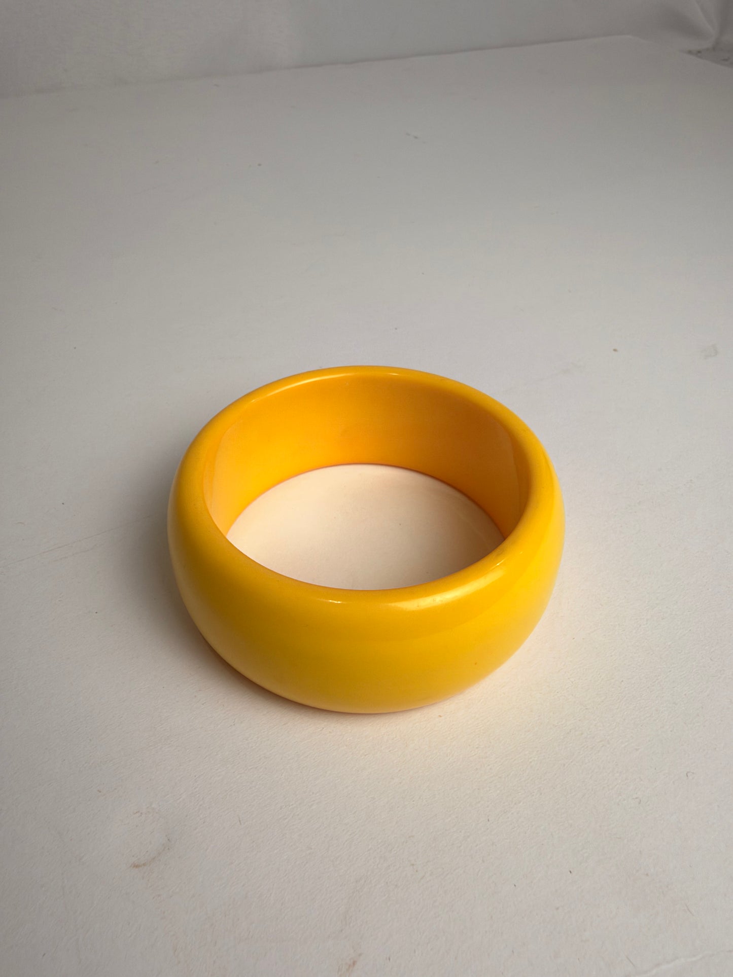 Vintage Chunky Mustard Yellow Bakelite Style Lucite Bangle Bracelet CSHW