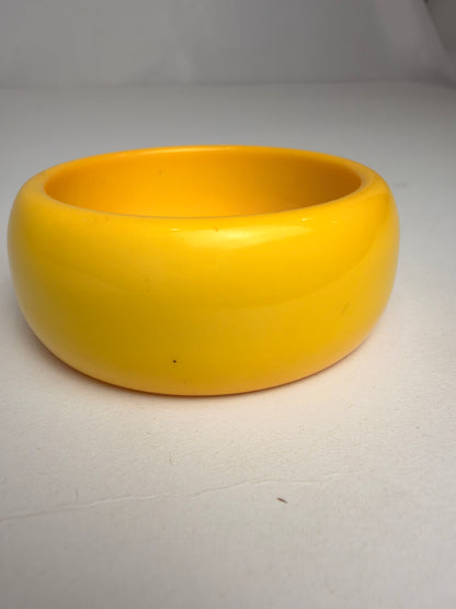 Vintage Chunky Mustard Yellow Bakelite Style Lucite Bangle Bracelet CSHW