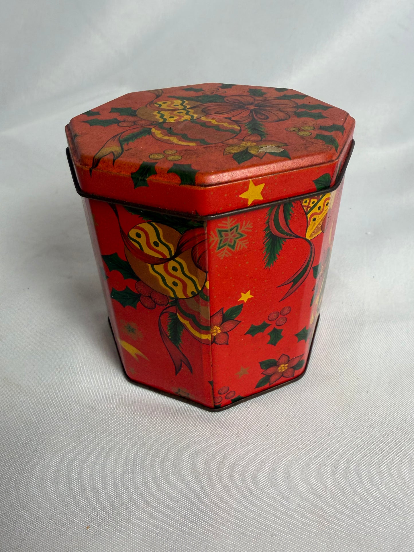 Vintage Octagonal tin Holiday Christmas box CSHW