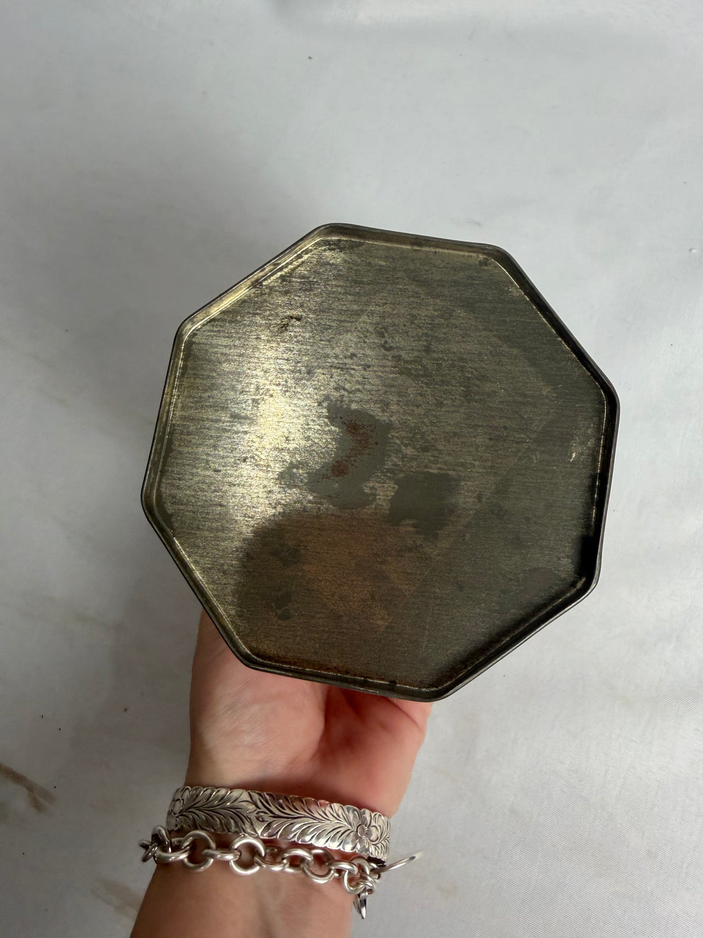 Vintage Octagonal tin Holiday Christmas box CSHW